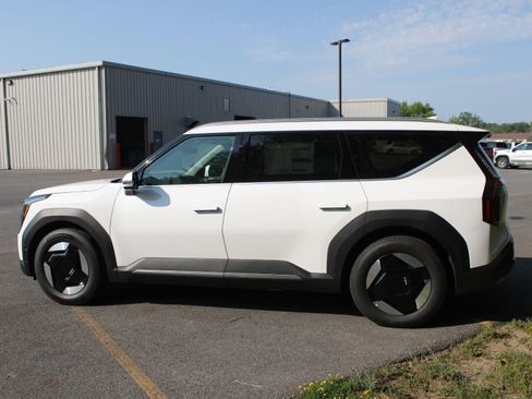 New 2026 Kia EV9 Wind AWD/4WD image 6