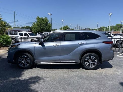 Used 2022 Toyota Highlander XLE image 5