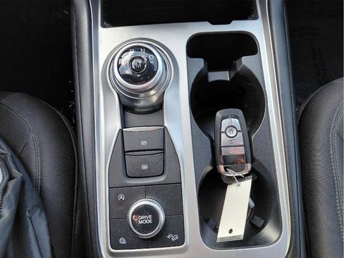 Used 2020 Ford Explorer XLT image 30