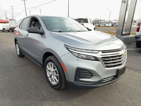 Used 2023 Chevrolet Equinox LS image 2