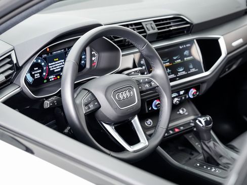 Used 2024 Audi Q3 2.0T Premium w/ Convenience Package image 9