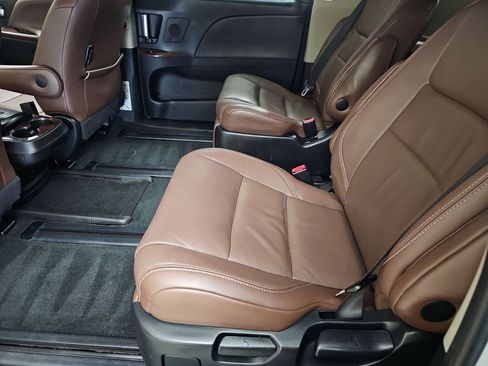 Used 2015 Toyota Sienna Limited Premium FWD image 17