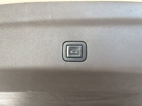 Used 2021 GMC Yukon SLT w/ SLT Luxury Plus Package image 11