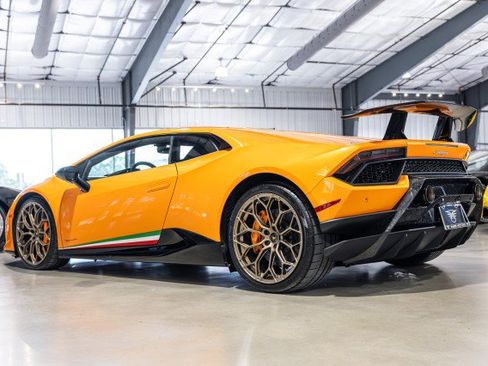 Used 2018 Lamborghini Huracan Performante AWD/4WD image 4