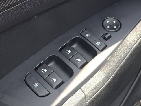 Used 2025 Kia Sportage LX FWD image 23