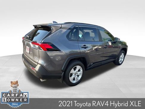 Used 2021 Toyota RAV4 XLE w/ Convenience Package AWD/4WD image 7