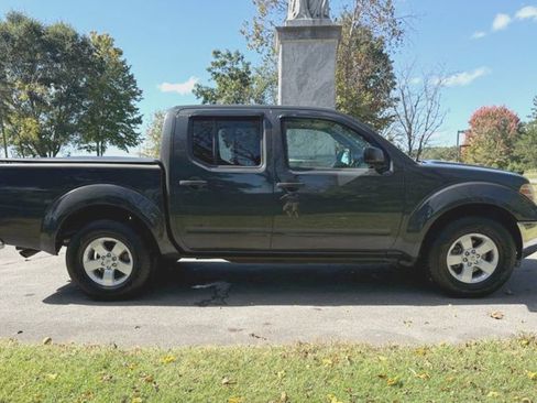 Used 2011 Nissan Frontier SV image 6