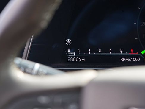 Used 2022 Cadillac Escalade ESV Premium Luxury AWD/4WD image 30