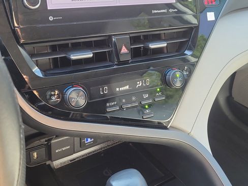 Used 2021 Toyota Camry SE w/ Audio Upgrade Package FWD image 34