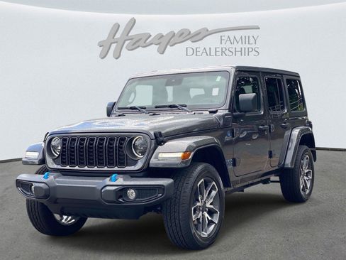 Used 2024 Jeep Wrangler Unlimited w/ Convenience Group AWD/4WD image 7