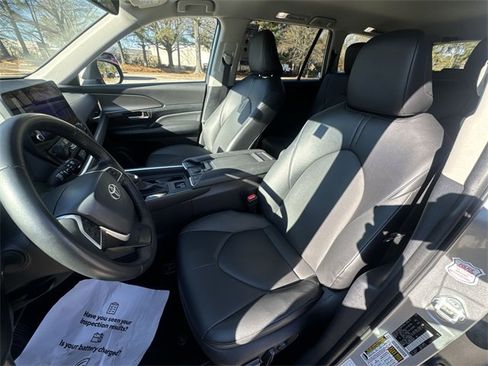 Used 2024 Toyota Grand Highlander XLE image 11