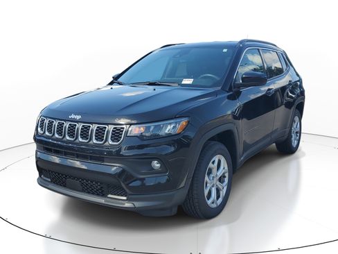 Used 2024 Jeep Compass Latitude AWD/4WD image 4