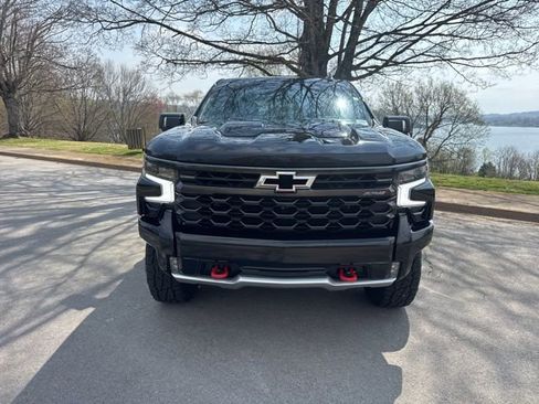 Used 2022 Chevrolet Silverado 1500 ZR2 w/ Technology Package image 2