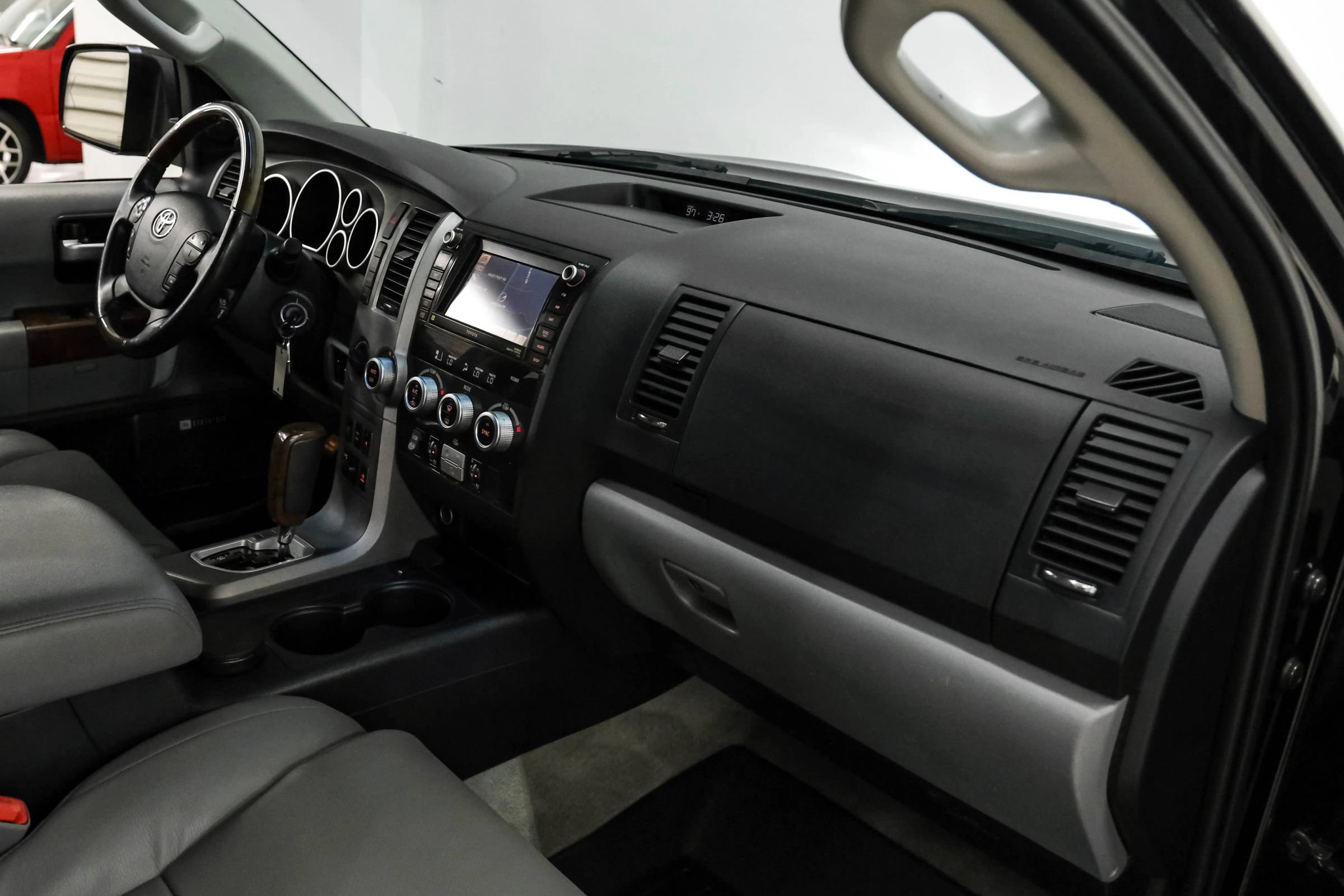 Used 2010 Toyota Sequoia Platinum AWD/4WD image 10