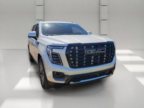 Used 2025 GMC Yukon Denali Ultimate AWD/4WD image 3