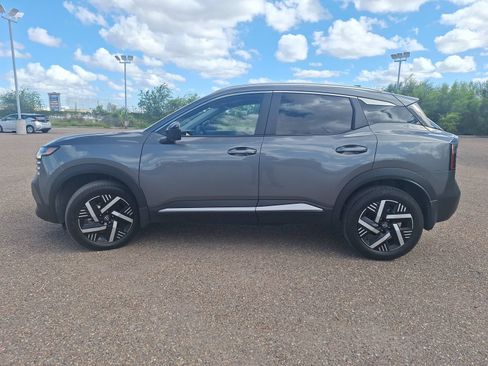 Used 2026 Nissan Kicks SV w/ SV Premium Package FWD image 4