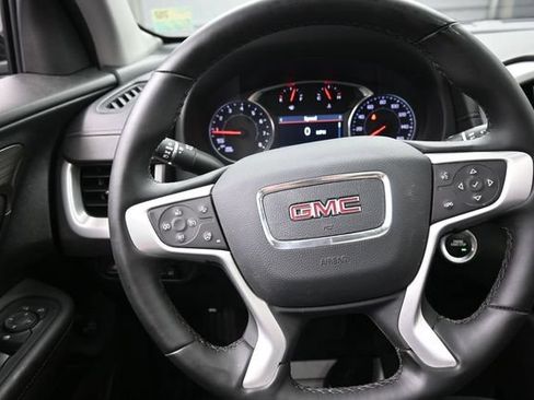 Used 2023 GMC Terrain SLT w/ Tech Package FWD image 8