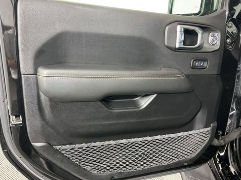 Used 2021 Jeep Gladiator Overland image 20