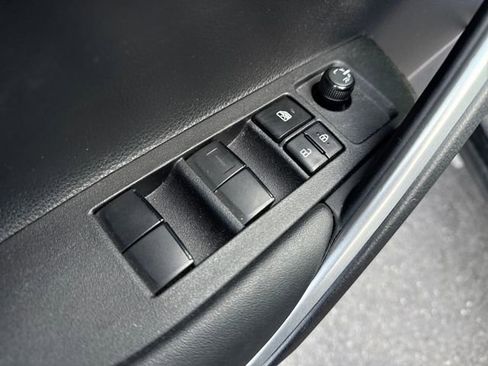 Used 2023 Toyota Corolla Cross LE image 19