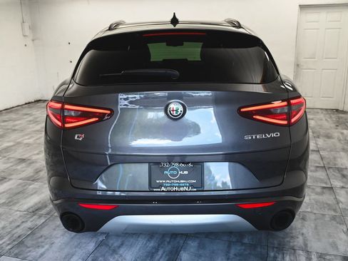 Used 2022 Alfa Romeo Stelvio Ti AWD/4WD image 5