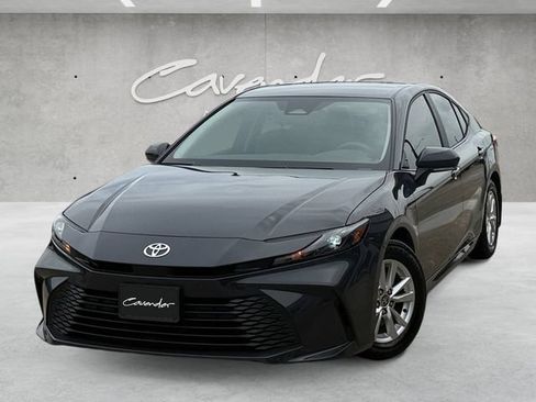 Used 2025 Toyota Camry LE w/ Convenience Package FWD image 1