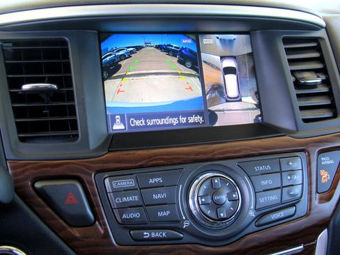 Used 2017 Nissan Pathfinder Platinum image 17