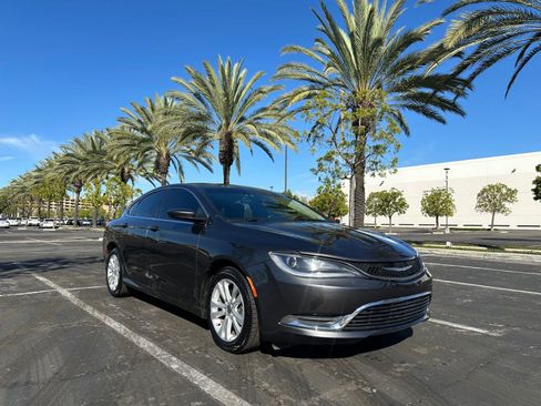 Used 2016 Chrysler 200 Limited w/ Convenience Group image 1