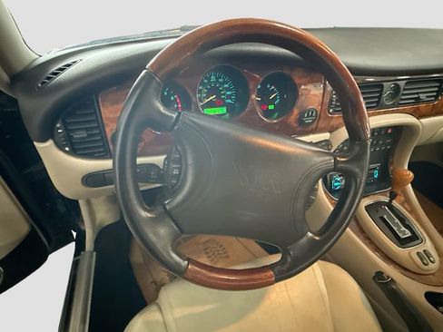 Used 1999 Jaguar XJ8 image 12