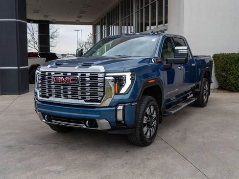 Used 2025 GMC Sierra 2500 Denali w/ Denali Reserve Package image 3