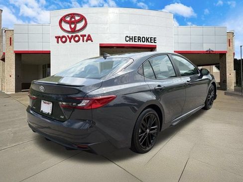 Used 2026 Toyota Camry SE FWD image 5