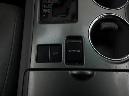 Used 2012 Toyota Highlander SE FWD image 25