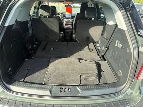 Used 2023 Ford Explorer XLT w/ Equipment Group 202A AWD/4WD image 32