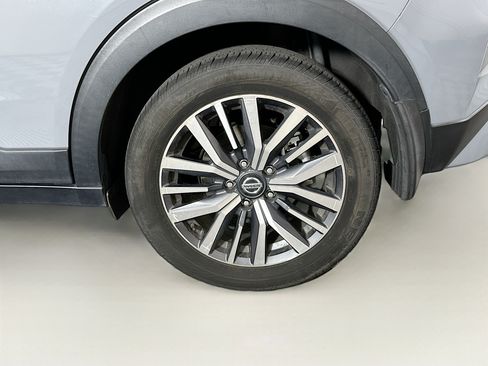 Used 2021 Nissan Kicks SV FWD image 11