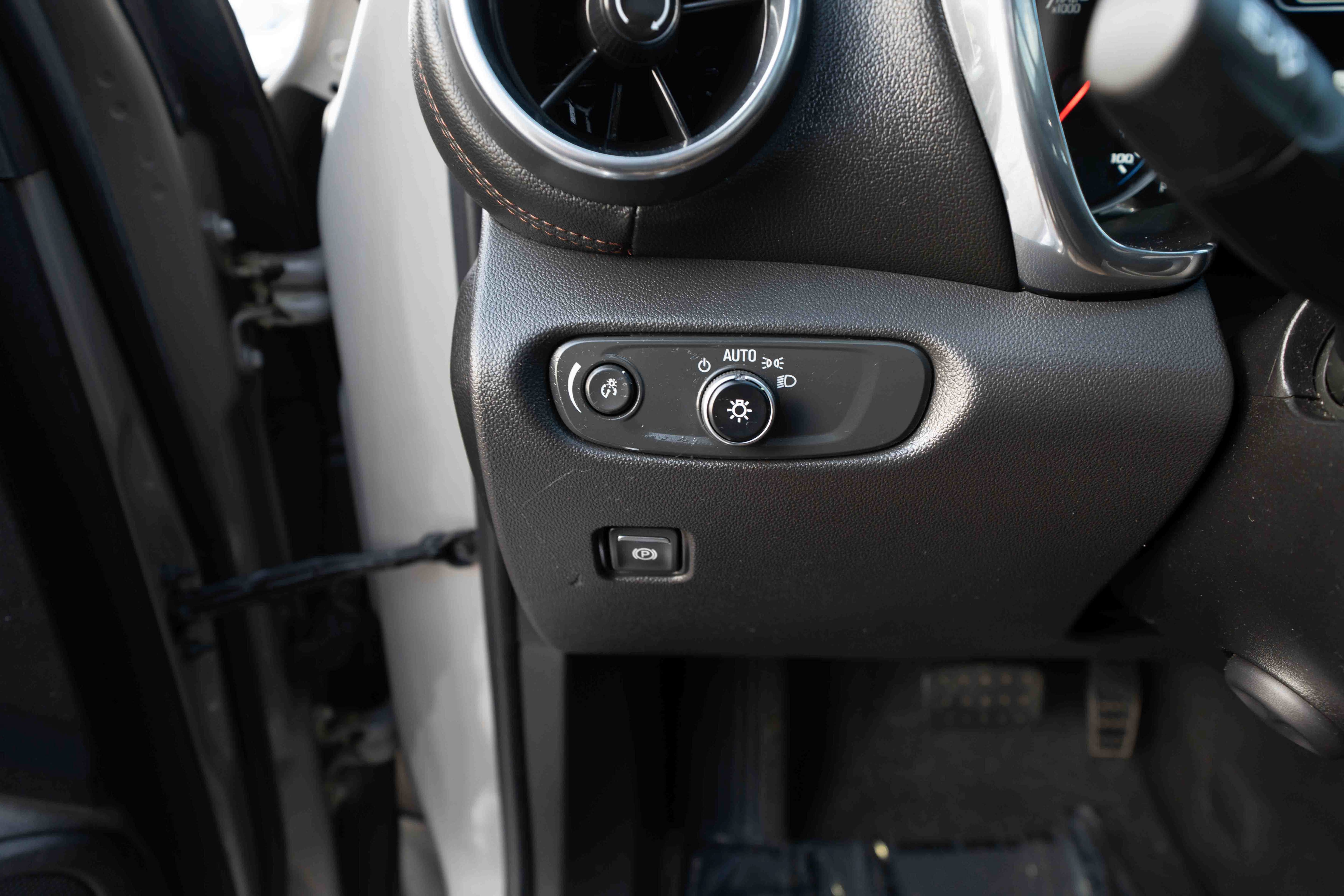 Used 2021 Chevrolet Blazer Premier w/ Driver Confidence II Package FWD image 11