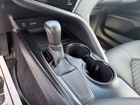 Used 2018 Toyota Camry SE image 24