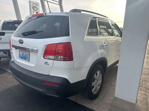Used 2011 Kia Sorento LX w/ Convenience Pkg image 5