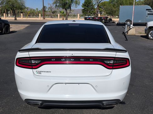 Used 2019 Dodge Charger SXT RWD image 4