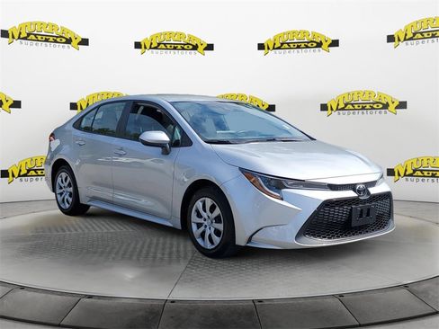 Used 2022 Toyota Corolla LE image 2
