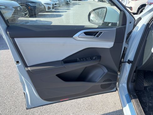 New 2026 Volkswagen Taos SE image 8