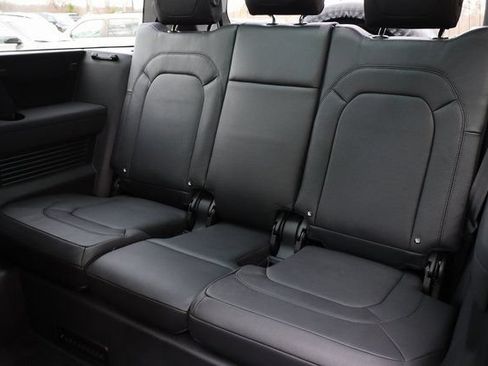 Used 2023 Land Rover Defender 130 X-Dynamic SE AWD/4WD image 52