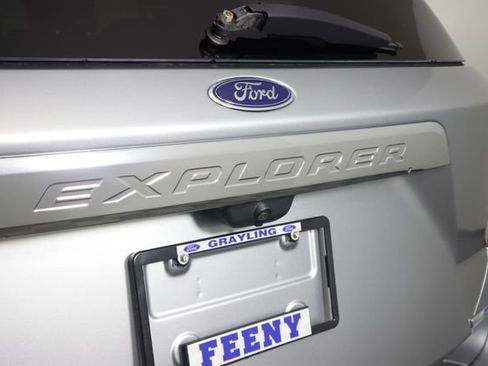Certified 2020 Ford Explorer XLT w/ Equipment Group 202A AWD/4WD image 24