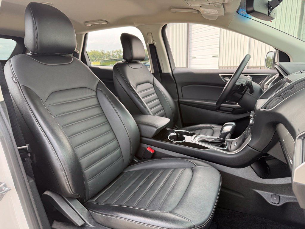 Used 2017 Ford Edge SEL w/ Equipment Group 201A FWD image 25