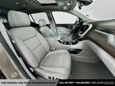 Used 2023 GMC Acadia SLT w/ Preferred Package FWD image 31