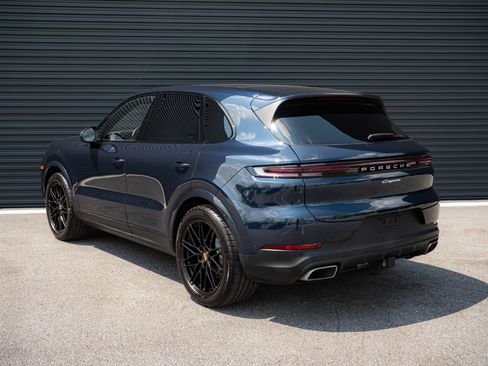 Certified 2024 Porsche Cayenne AWD/4WD image 3