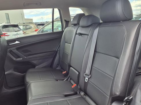 Used 2020 Volkswagen Tiguan SE image 10
