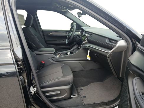 New 2024 Jeep Grand Cherokee Laredo X image 15