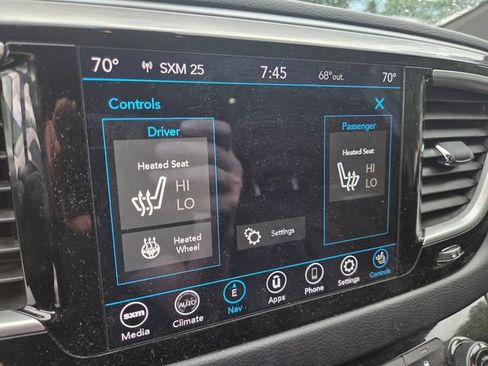 Used 2020 Chrysler Pacifica Touring-L Plus w/ S Appearance Package FWD image 18