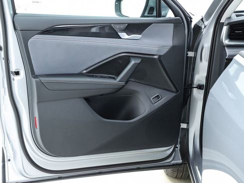 New 2026 Volkswagen Tiguan SE image 18