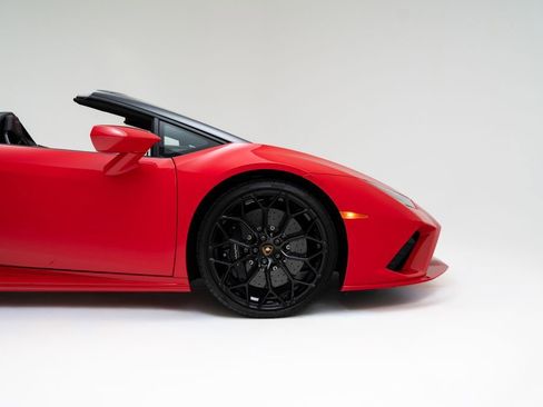 Used 2021 Lamborghini Huracan EVO RWD image 9