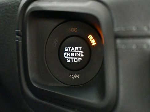 Used 2024 Jeep Wrangler Unlimited Sahara image 23